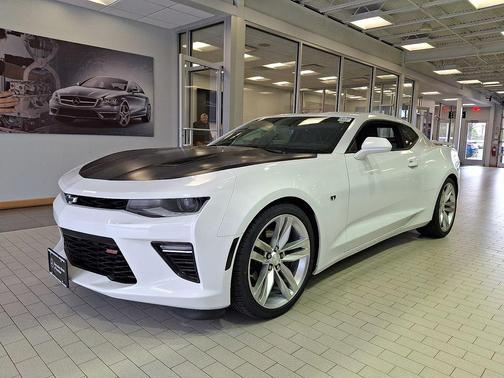 Summit White 2017 Chevrolet Camaro 2SS