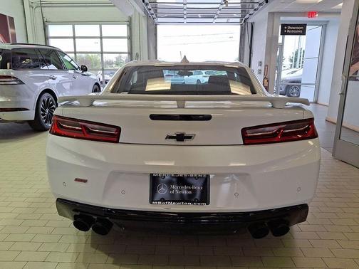 Summit White 2017 Chevrolet Camaro 2SS