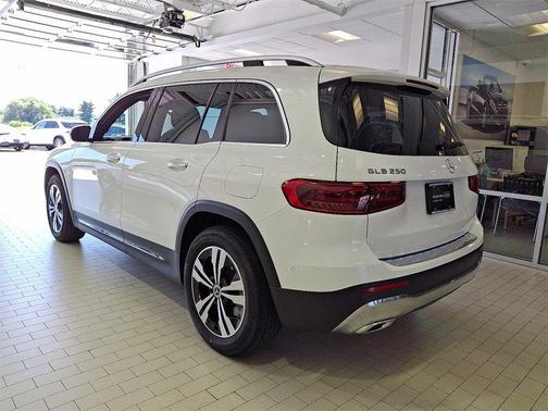 2025 Mercedes-Benz GLB 250 4MATIC