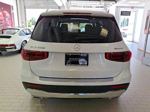 2025 Mercedes-Benz GLB 250 4MATIC