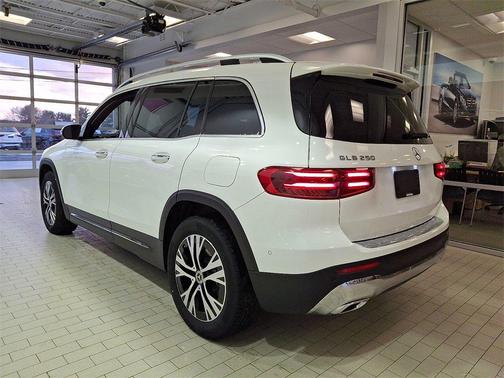 2025 Mercedes-Benz GLB 250 4MATIC