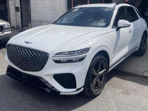Alta White 2025 Genesis GV70 3.5T AWD Sport
