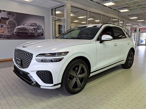 Alta White 2025 Genesis GV70 3.5T AWD Sport