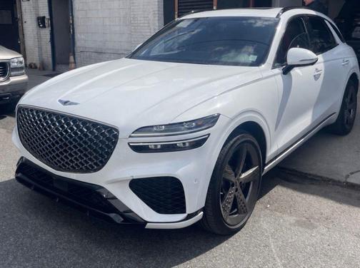 Alta White 2025 Genesis GV70 3.5T AWD Sport