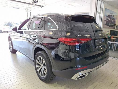 2026 Mercedes-Benz GLC 300 4MATIC