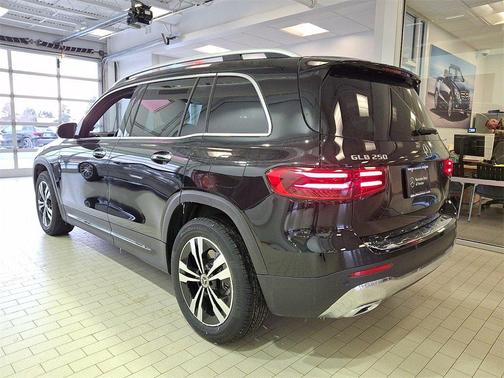 2025 Mercedes-Benz GLB 250 4MATIC