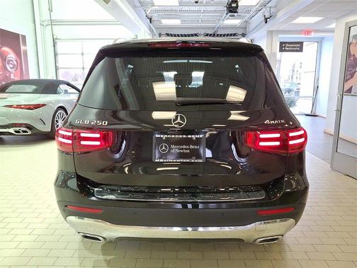 2025 Mercedes-Benz GLB 250 4MATIC