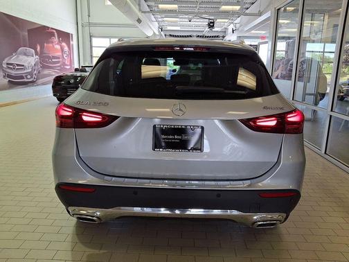 Cirrus Silver Metallic 2026 Mercedes-Benz GLA 250 4MATIC