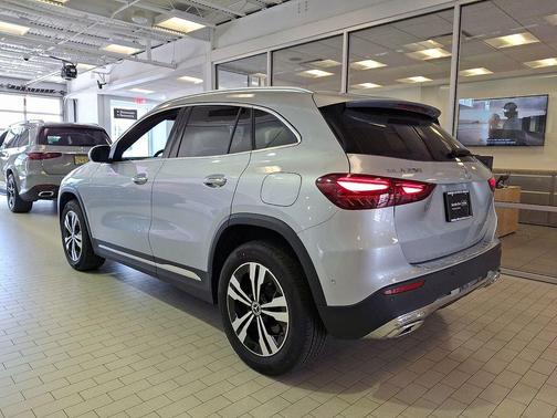 Cirrus Silver Metallic 2026 Mercedes-Benz GLA 250 4MATIC