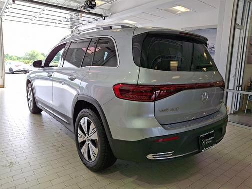 2025 Mercedes-Benz EQB 300 4MATIC