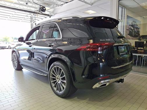 Black 2026 Mercedes-Benz GLE 450 4MATIC