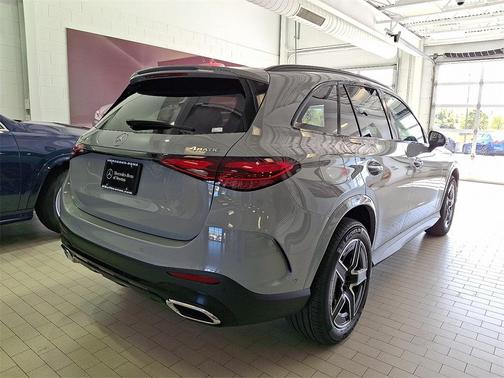 2026 Mercedes-Benz GLC 300 4MATIC