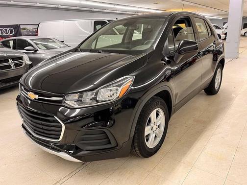 Mosaic Black Metallic 2019 Chevrolet Trax LS