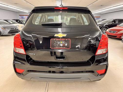 Mosaic Black Metallic 2019 Chevrolet Trax LS