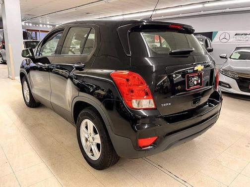 Mosaic Black Metallic 2019 Chevrolet Trax LS