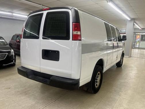 Summit White 2011 Chevrolet Express 2500 Work Van