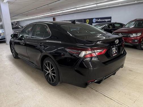 Midnight Black Metallic 2024 Toyota Camry SE