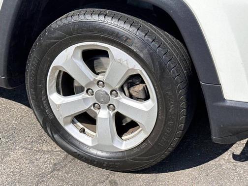 White Clearcoat 2019 Jeep Compass Latitude