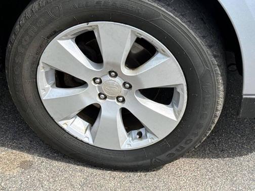 Ice Silver Metallic 2012 Subaru Outback 2.5i