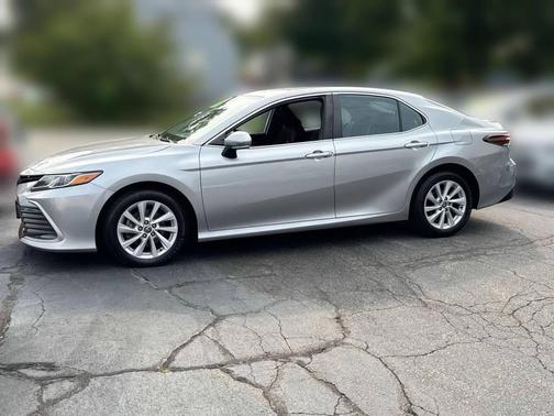 2022 Toyota Camry LE