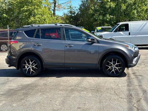 2017 Toyota RAV4 SE