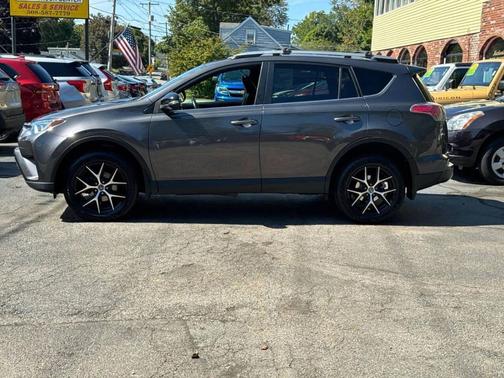 2017 Toyota RAV4 SE
