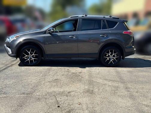 2017 Toyota RAV4 SE