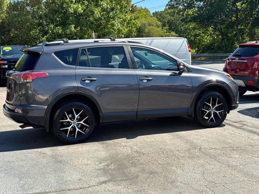 2017 Toyota RAV4 SE