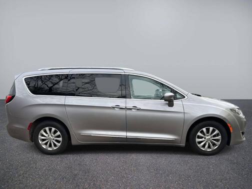 2018 Chrysler Pacifica Touring-L