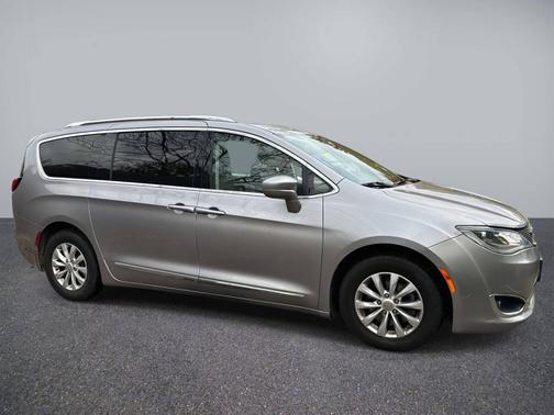 2018 Chrysler Pacifica Touring-L