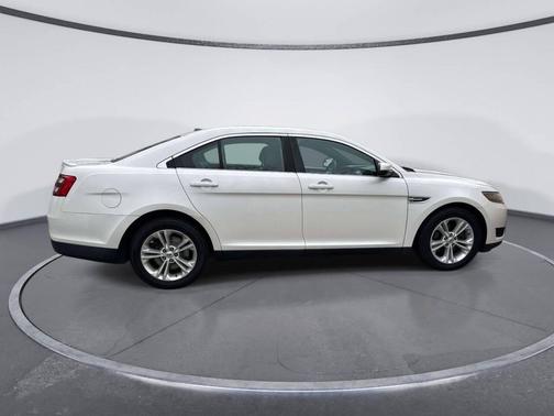 White 2015 Ford Taurus SEL