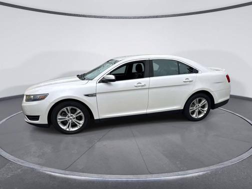 White 2015 Ford Taurus SEL