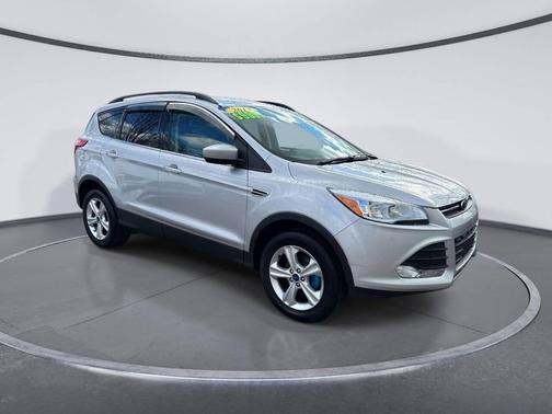 Ingot Silver Metallic 2014 Ford Escape SE