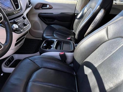 2018 Chrysler Pacifica Touring-L