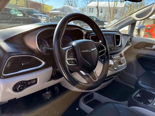 2018 Chrysler Pacifica Touring-L