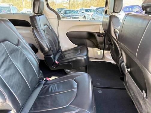 2018 Chrysler Pacifica Touring-L