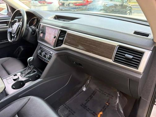 Reflex Silver Metallic 2018 Volkswagen Atlas 3.6L SE