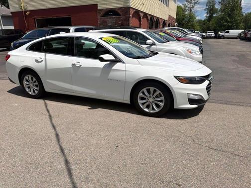 Summit White 2023 Chevrolet Malibu FWD 1LT