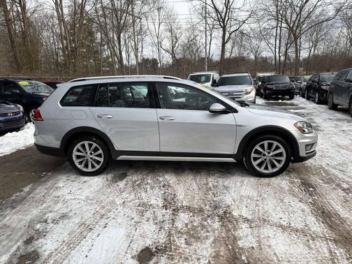 2017 Volkswagen Golf Alltrack TSI S