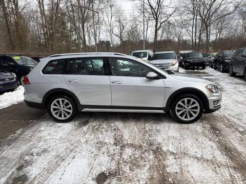 2017 Volkswagen Golf Alltrack TSI S