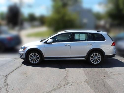 2017 Volkswagen Golf Alltrack TSI S