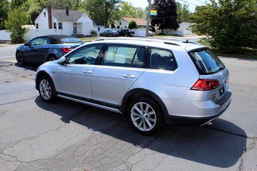 2017 Volkswagen Golf Alltrack TSI S