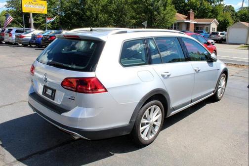 2017 Volkswagen Golf Alltrack TSI S
