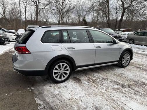 2017 Volkswagen Golf Alltrack TSI S