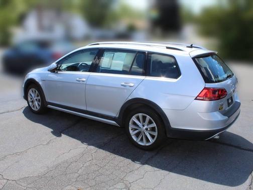 2017 Volkswagen Golf Alltrack TSI S