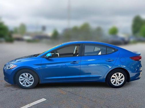 2018 Hyundai ELANTRA SE