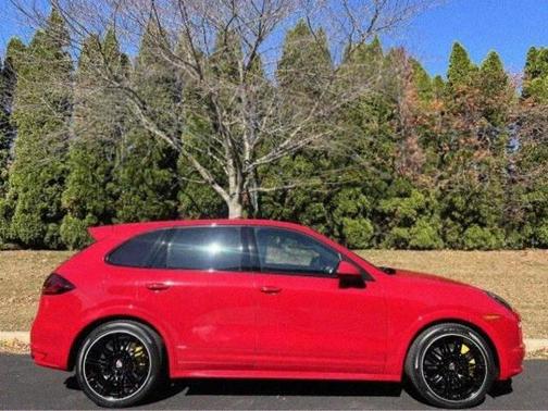 2013 Porsche Cayenne GTS