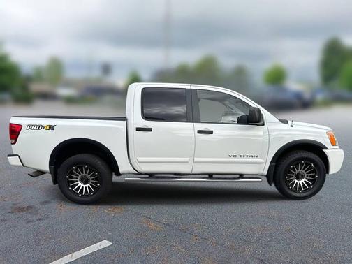 2015 Nissan Titan 4WD Crew Cab