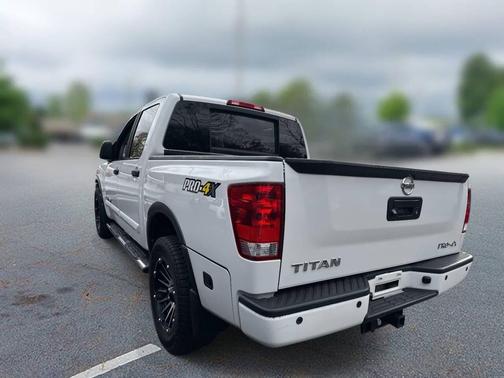 2015 Nissan Titan 4WD Crew Cab