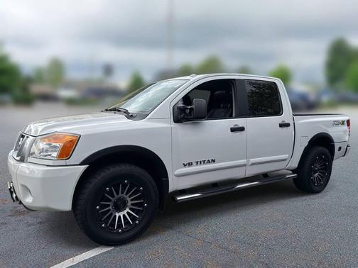 2015 Nissan Titan 4WD Crew Cab